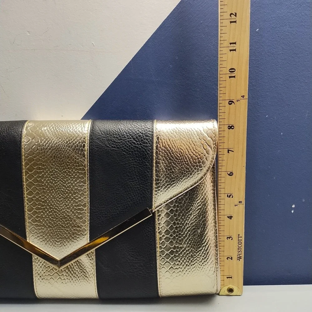 2B Bebe Envelope Clutch Purse Womens Black Gold Metal Tipped Magnetic Closure
